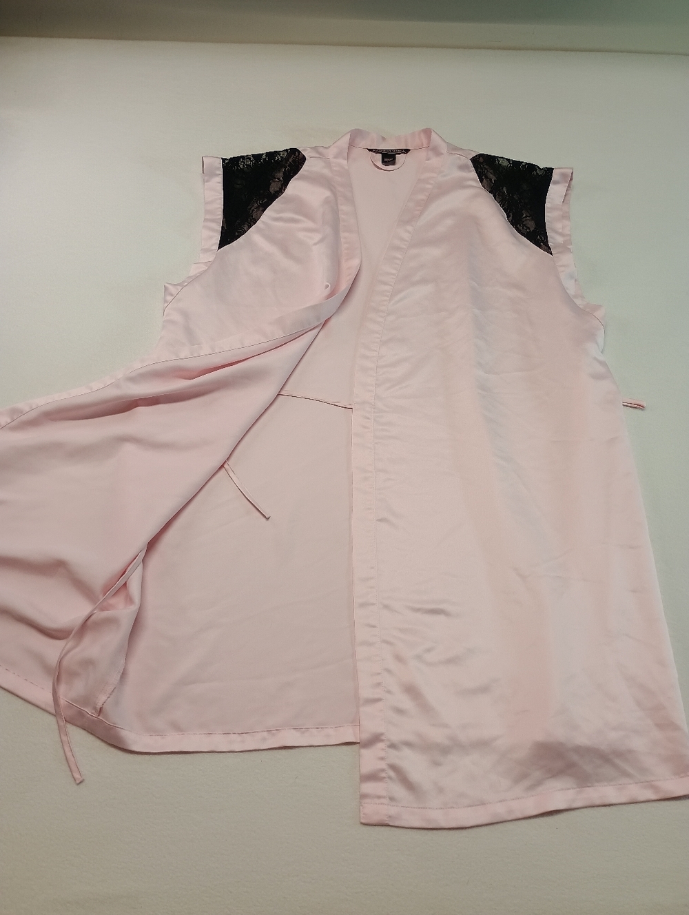 Victoria's Secret  Pink Satin  Robe with Black Lace Shoulder Panels - Picture 6 of 7